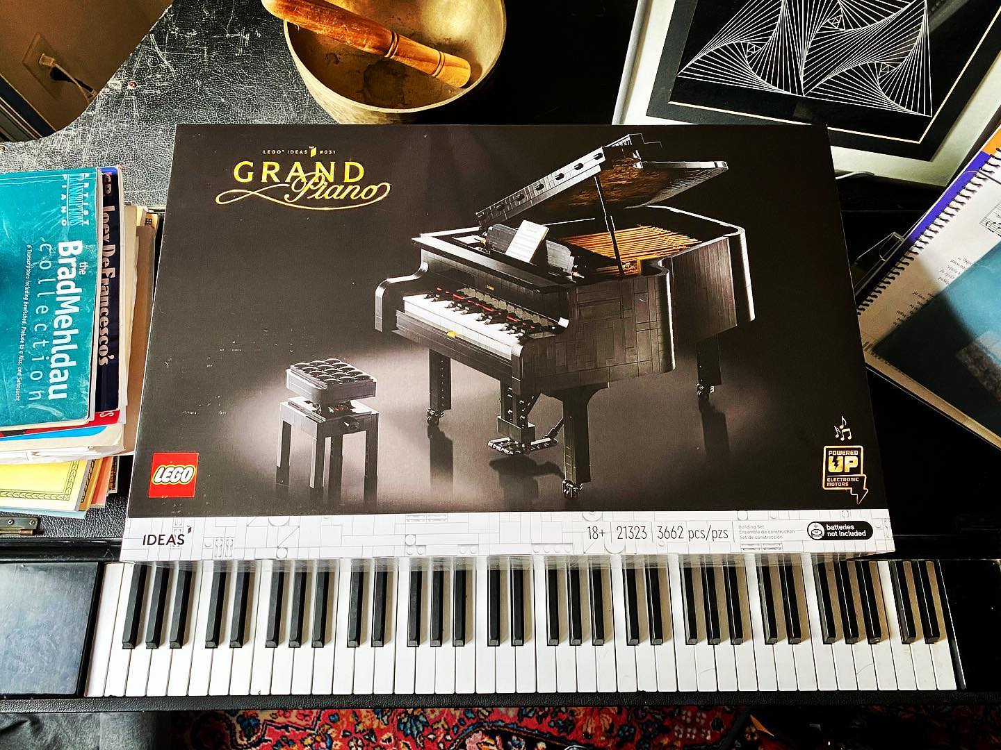This should keep the family busy.  #legograndpiano #legogram
