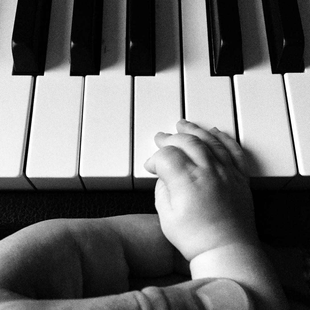 Should be playing in no time. 👶❤️🎹