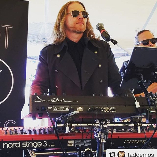 🤘 Rocking the 🎹 @jedwardswinery thanks to @taddemps for the