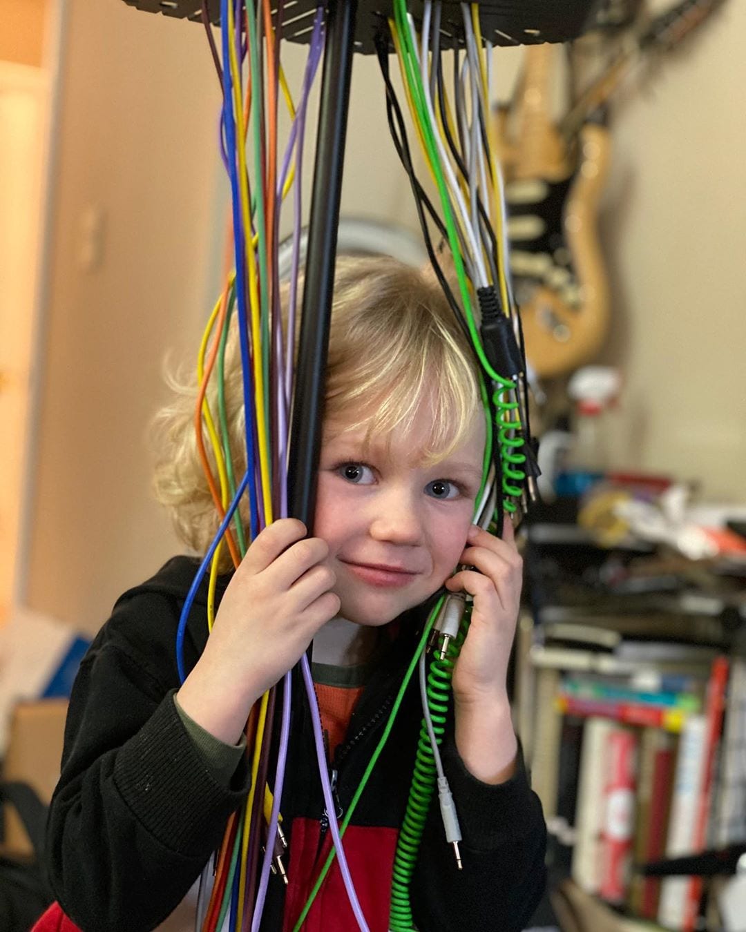 I got some help organizing my cables today. ❤️ @eurodeskz